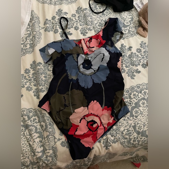 Floral One-Shoulder Swimsuit maternity - Picture 4 of 4